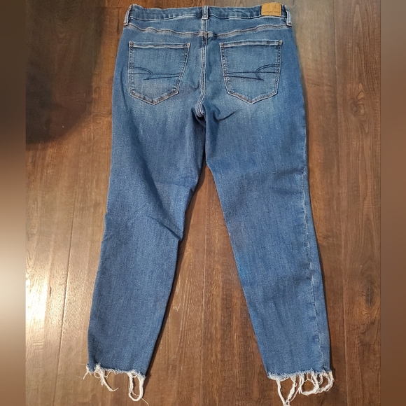 American Eagle Outfitters Curvy High-Rise Cropped Jeans - Picture 8 of 9